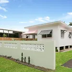 Tropicana Bungalow - Retro Getaway